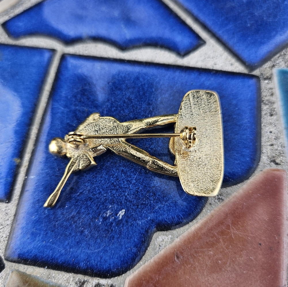 Hard Rock Cafe Pin - Top Rocker - Picture 2 of 2